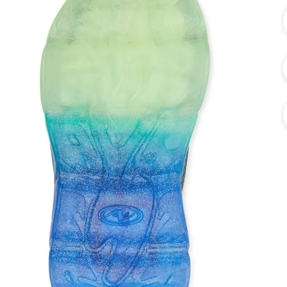 2 pairs of Toddler Boy’s size 5 light-up sneakers! NWT! - Picture 3 of 14